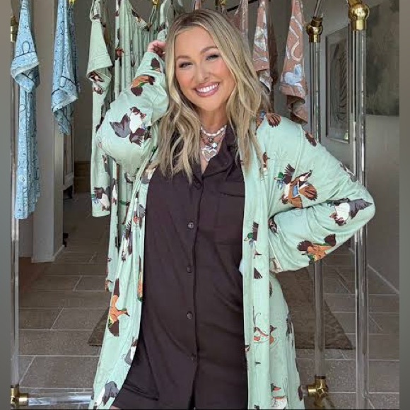 In My Sundays Fancy Fowl Short Robe - Picture 1 of 10